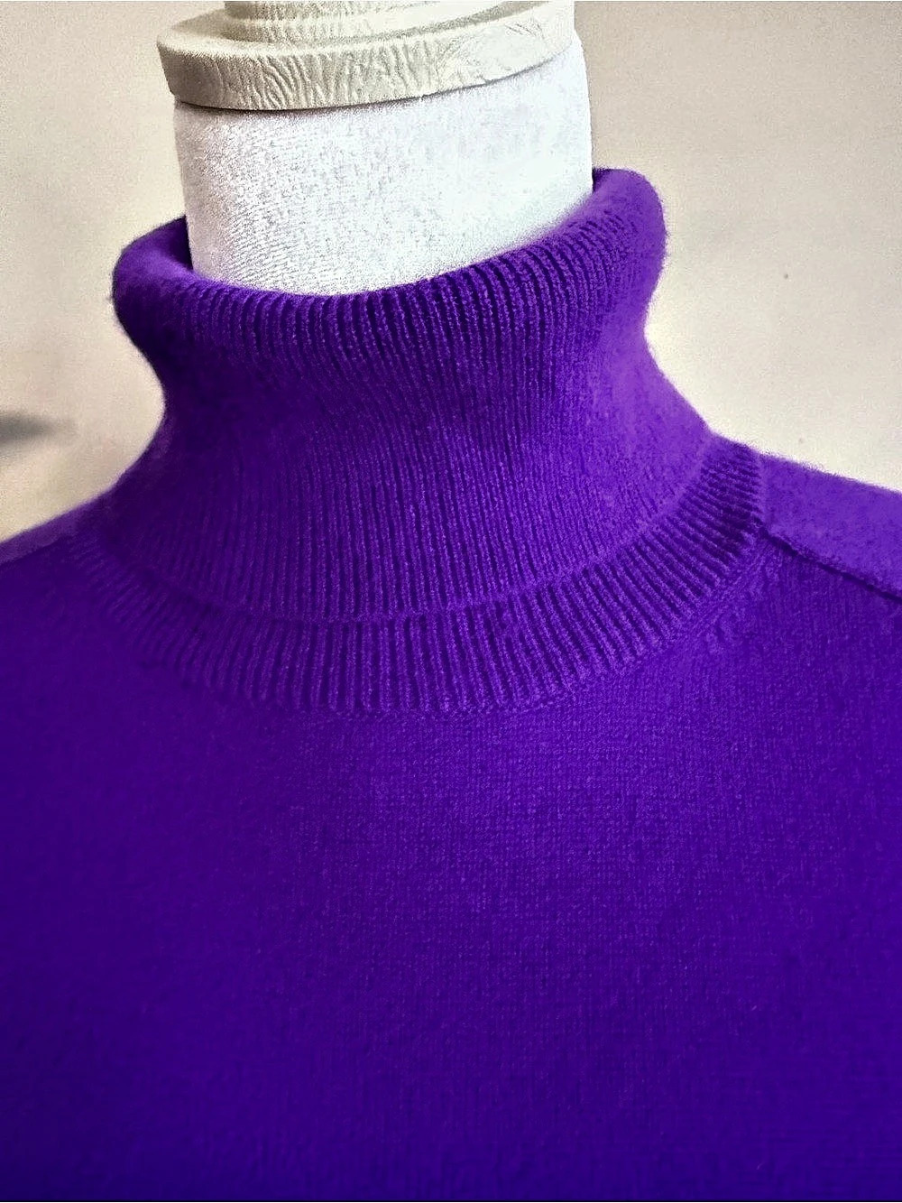 NWOT Ann Taylor 100% Cashmere Turtleneck Sweater Royal Purple SizeM
Quiet Luxury - Picture 4 of 14
